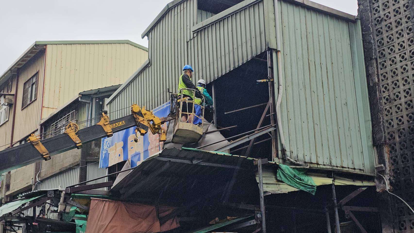 南門市場災後復原加速 推動拆除作業並強化周邊交通管制 400094 0