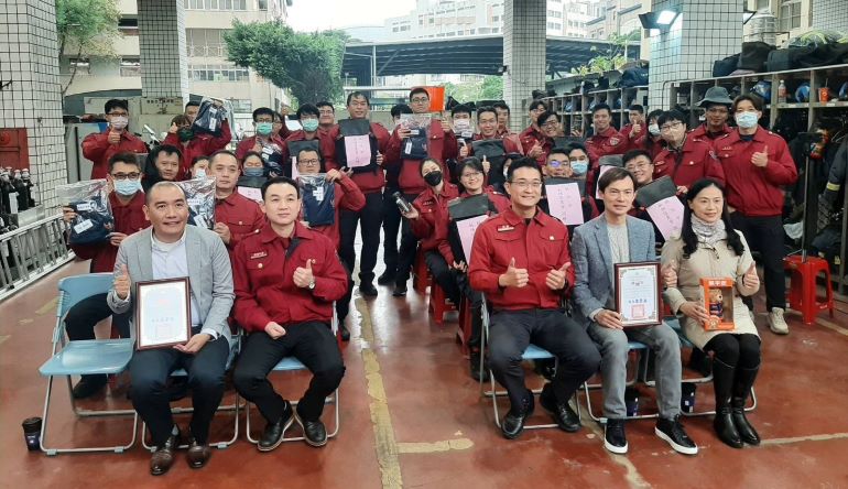 《圖說》板橋區農會希望這批新裝備能成為外勤弟兄最強力的後盾，讓每一位城市英雄都能平安歸來。〈第一大隊提供〉