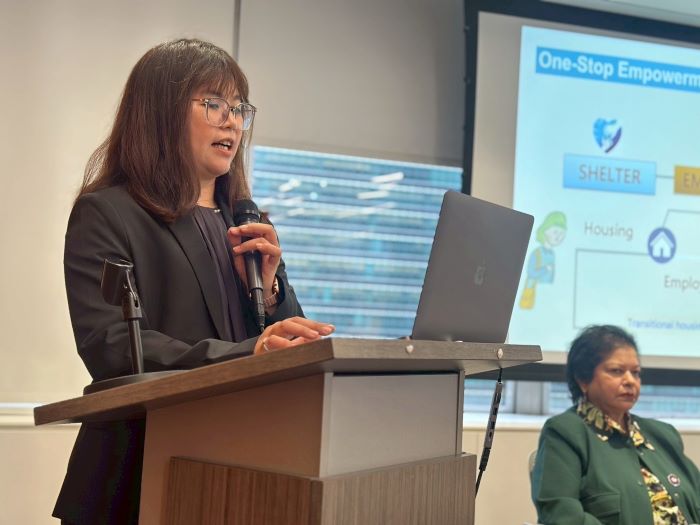 《圖說》新北市家庭暴力暨性侵害防治中心督導錢淑真於論壇中以「將沉默轉化為正義」為題，分享新北市建構婦女免於遭受性別暴力的生活環境。〈社會局提供〉