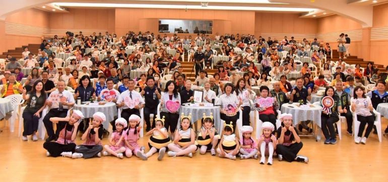 《圖說》新北市中和區公所「115年度新北市中和區模範母親表揚大會」合影。〈中和區公所提供〉