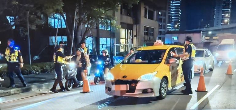 《圖說》新北警執行取締毒駕路檢勤務三。〈警察局提供〉