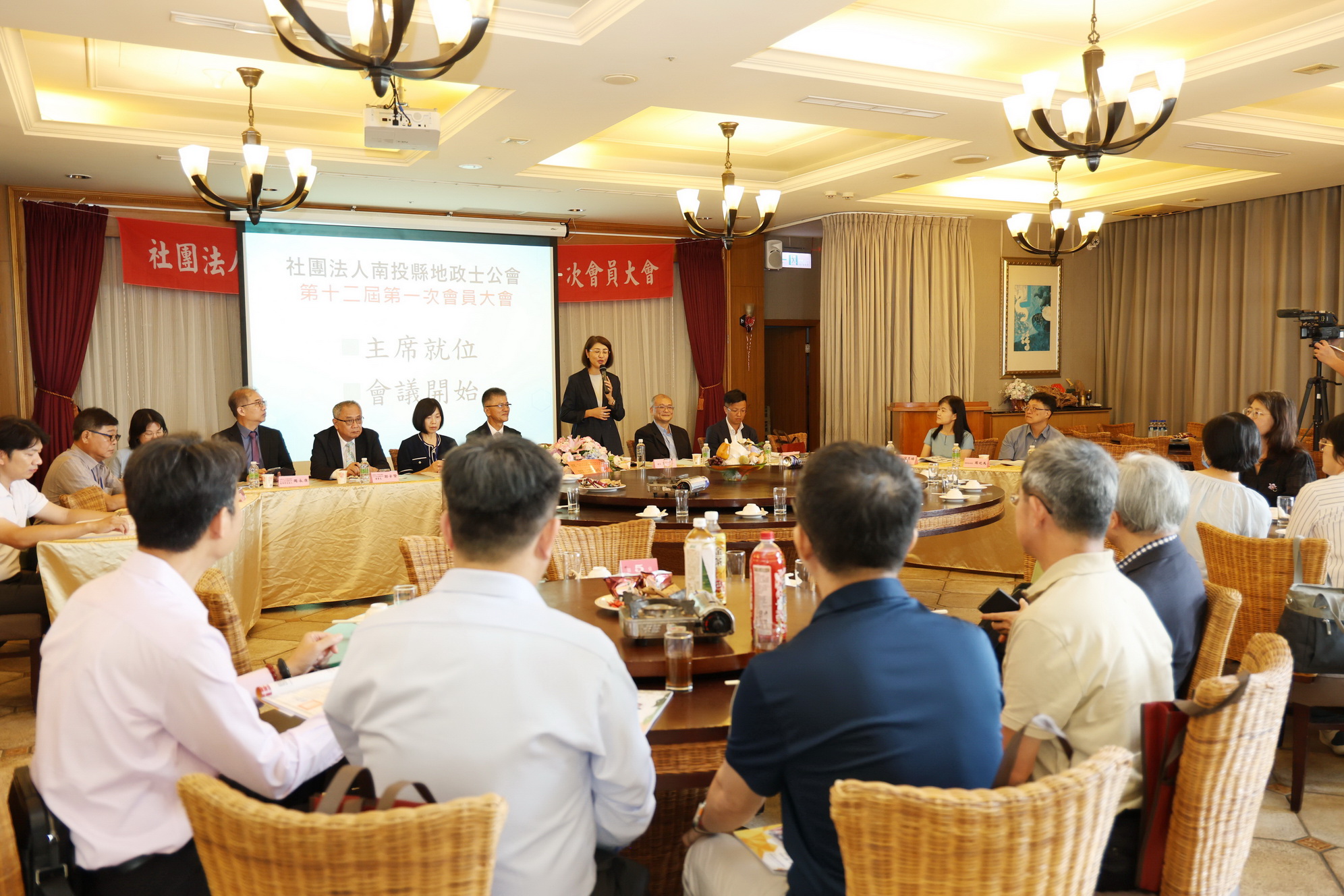 相關圖片2-許縣長出席南投縣地政士公會會員大會 勉公私協力防堵詐騙